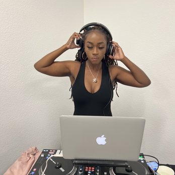 DJ Kelly J - DJs Near Me