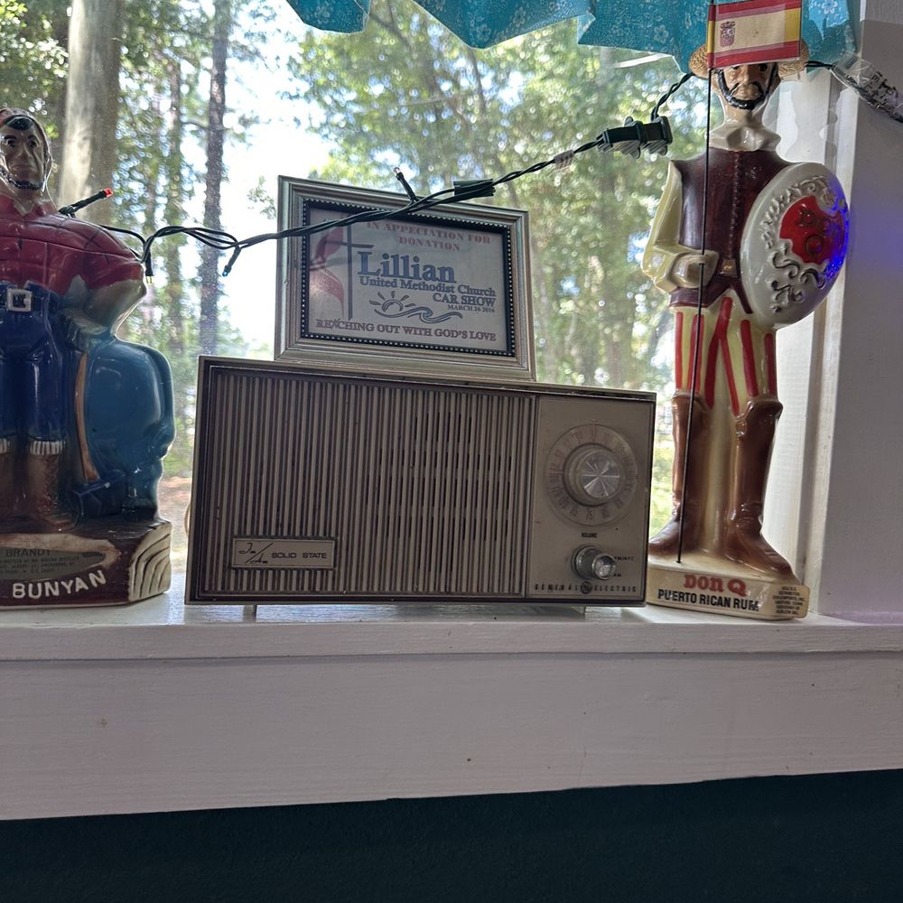 R'Reileigh's Daybreak Cafe - a radio, radio, and figurines - Cafes Near Me - Lillian, Alabama R'Reileigh's Daybreak Cafe - a radio, radio, and figurines - Cafes Near Me - Lillian, Alabama