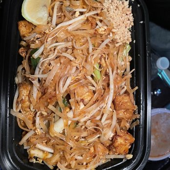 Sushi Thai Cary - Tofu Pad Thai (spice level Thai Hot) - Sushi Bars Near Me - Cary, North Carolina Sushi Thai Cary - Tofu Pad Thai (spice level Thai Hot) - Sushi Bars Near Me - Cary, North Carolina
