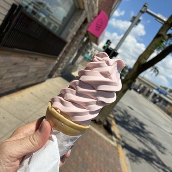 Hole in the Wall Custard Shoppe - Ice Cream & Frozen Yogurt Near Me - Oak Park, Illinois Hole in the Wall Custard Shoppe - Ice Cream & Frozen Yogurt Near Me - Oak Park, Illinois
