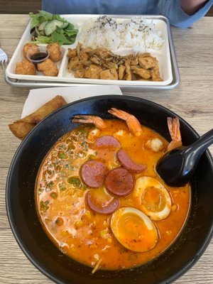 Hawaii Ramen Noodle & Poke Bowl by null