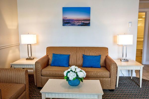 Royal Inn + Suites by null