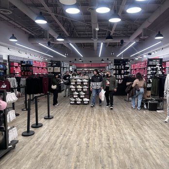 New Balance Factory Store - Shoe Stores Near Me - Milpitas, California New Balance Factory Store - Shoe Stores Near Me - Milpitas, California