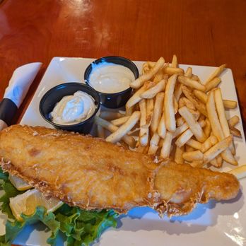 Maxwell Inn - Fish and Chips, tasty! - Bars Near Me - Maxwell, California