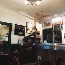 Café de l'Abbaye - Vintage touches inside.