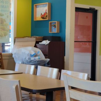 Captain D's - Trash just sitting for the last half hour. - Seafood Near Me - Thomasville, Georgia Captain D's - Trash just sitting for the last half hour. - Seafood Near Me - Thomasville, Georgia
