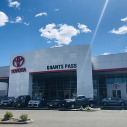 GRANTS PASS TOYOTA - 20 Photos & 57 Reviews - 375 Redwood Hwy, Grants ...