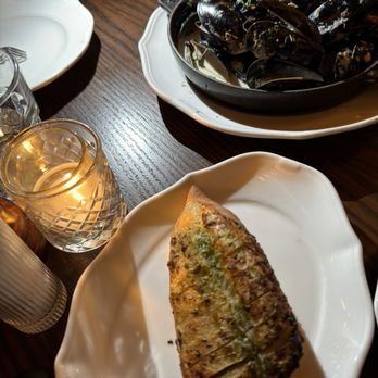 Pomeroy - Mussels Mariniere - French Near Me - Winnetka, Illinois