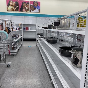 dd's DISCOUNTS - Empty shelves - Women's Clothing Near Me - Las Vegas, Nevada