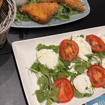 Pratolina - Pizza Near Me - Paris, 75