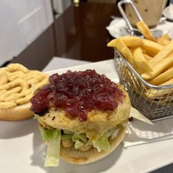 Chiostro del Bramante - Burger vegetariano con patatine
