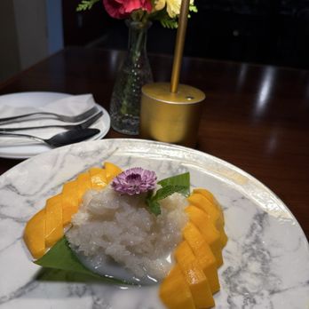 SriThai  Thai Kitchen & Sushi Bar - Duluth - Japanese Near Me - Duluth, Georgia