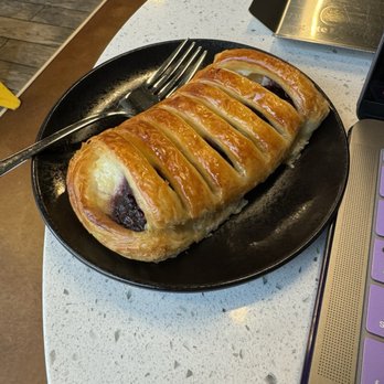 Gute Leute - Blueberry cheesecake pastry - Coffee & Tea Near Me - Arlington, Virginia Gute Leute - Blueberry cheesecake pastry - Coffee & Tea Near Me - Arlington, Virginia