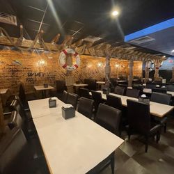 Juicy Seafood - Seating area