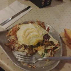 Beacon Street Deli - The deli skillet is the bomb here
