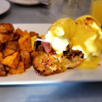 Franny's Farm Table - Eggs Benedict - American Near Me - Placerville, California