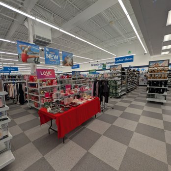Ross Dress for Less - Clean Aisles - Women's Clothing Near Me - Savage, Minnesota