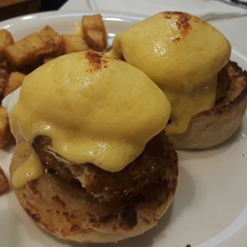 Briarpatch Restaurant - Crab eggs Benedict - American Near Me - Winter Park, Florida