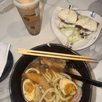 Oishi Sushi - Shawn, temporary udon, coffee, Boba, fried chicken buns. - Asian Fusion Near Me - Clermont, Florida