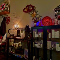 SpaOlogy - Warm and cozy waiting area
