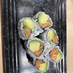 Hana Sushi - Salmon avocado roll