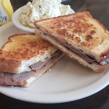 Stage Stop Cafe - Cattlemen's sandwich and potato salad - Breakfast & Brunch Near Me - Tonopah, Nevada