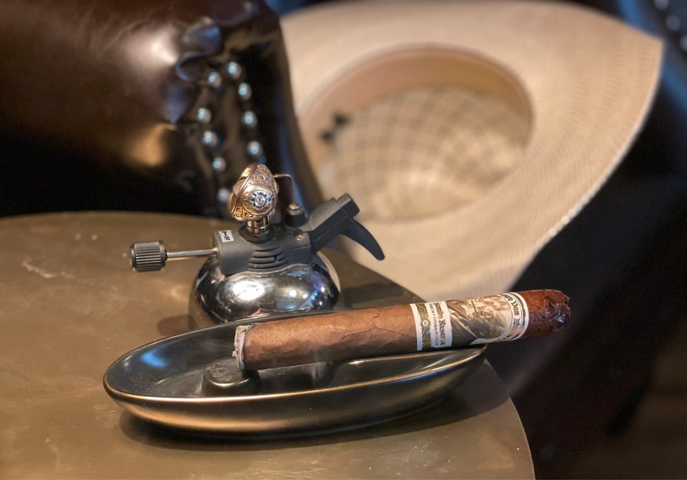 The Velvet Leaf Cigar Lounge Logo