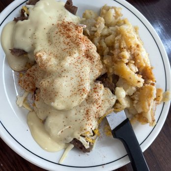 Scoops Restaurant Breakfast & Lunch - Philly cheesesteak Benedict was really good - Breakfast & Brunch Near Me - Niagara Falls, Ontario Scoops Restaurant Breakfast & Lunch - Philly cheesesteak Benedict was really good - Breakfast & Brunch Near Me - Niagara Falls, Ontario