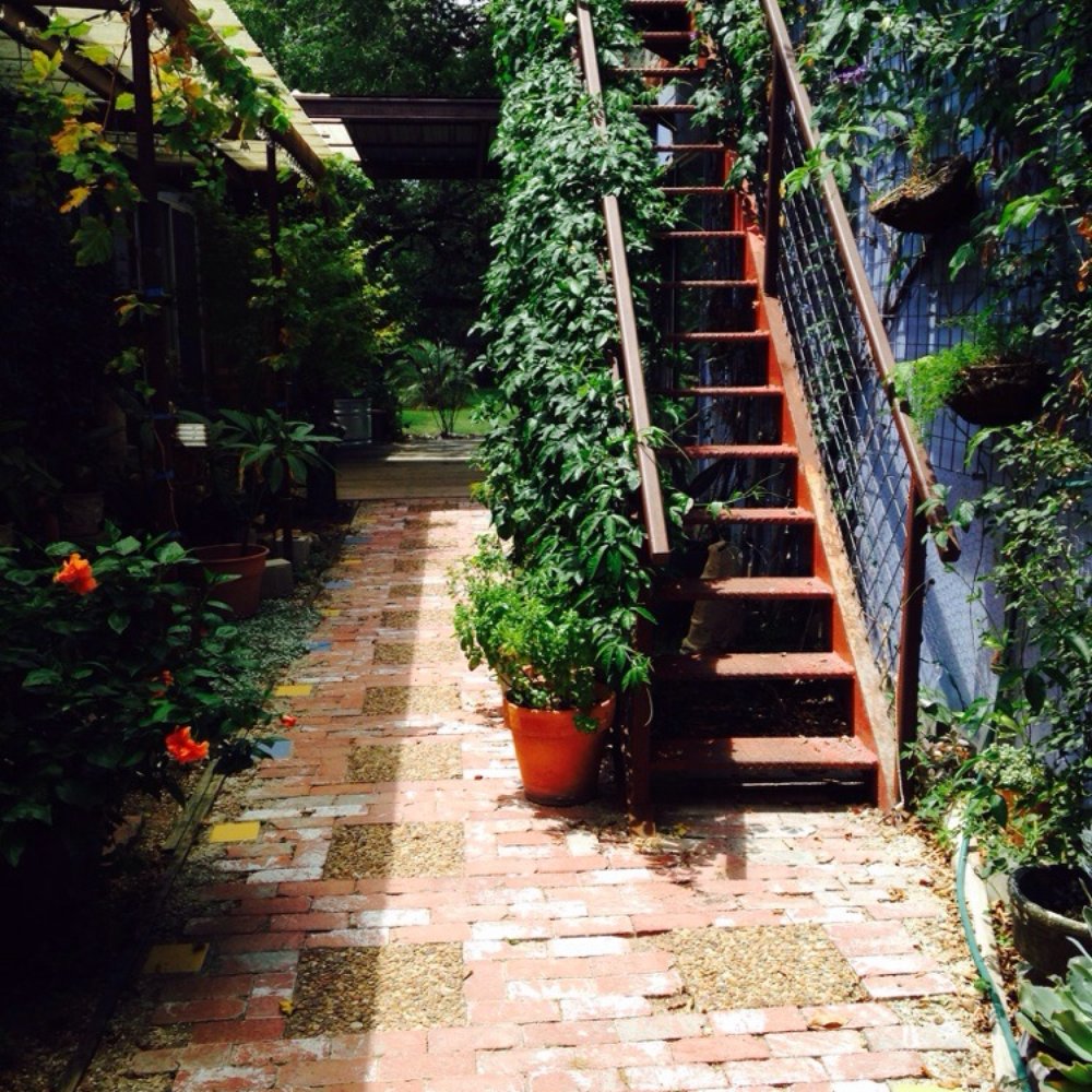 Kirchman Gallery - Back patio area - Art Galleries Near Me - Johnson City, Texas