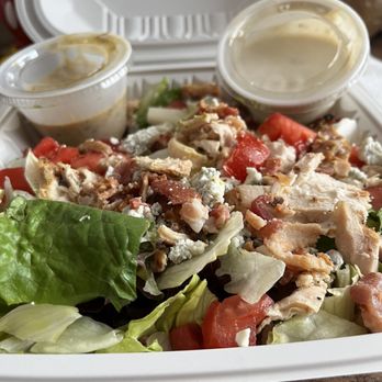 Davanni's - Chopped Salad - Pizza Near Me - Eden Prairie, Minnesota