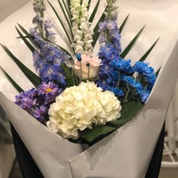 Flower Accents - I bought a bouquet for my friends performance. The flowers smelt amazing and were extremely fresh. I am so happy with my purchases