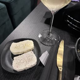 The New Zealand Sav Blanc with the butter combo that comes with bread (not in pic) I chose the truffle and the lilikoi! The New Zealand Sav Blanc with the butter combo that comes with bread (not in pic) I chose the truffle and the lilikoi!