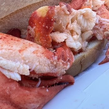 Cousins Maine Lobster - Orange County - This is the Connecticut lobster roll (butter) - Seafood Near Me Cousins Maine Lobster - Orange County - This is the Connecticut lobster roll (butter) - Seafood Near Me