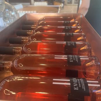 Ev&Em Vineyards - Wine Tasting Room Near Me - Laurel, New York