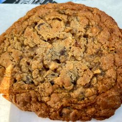 Bentley's Cafe & Bakery - Vermont Chewy-peanut butter, oats & chocolate
