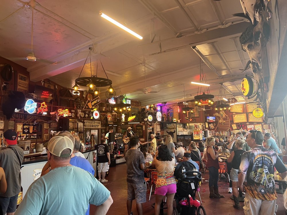 FRONTIER SALOON Updated September 2024 1790 Carnes Ave, St Paul