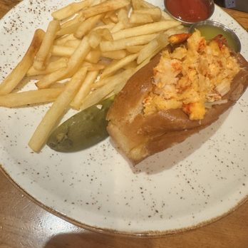 Bluewater Boathouse Seafood Restaurant Coronado - Lobster Roll - Seafood Near Me - Coronado, California