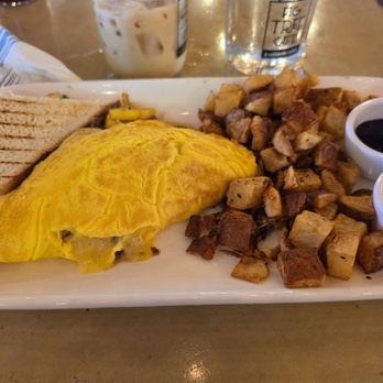 Fig Tree Cafe - Seasonal omelet - Sandwiches Near Me - Pacific Beach, California Fig Tree Cafe - Seasonal omelet - Sandwiches Near Me - Pacific Beach, California