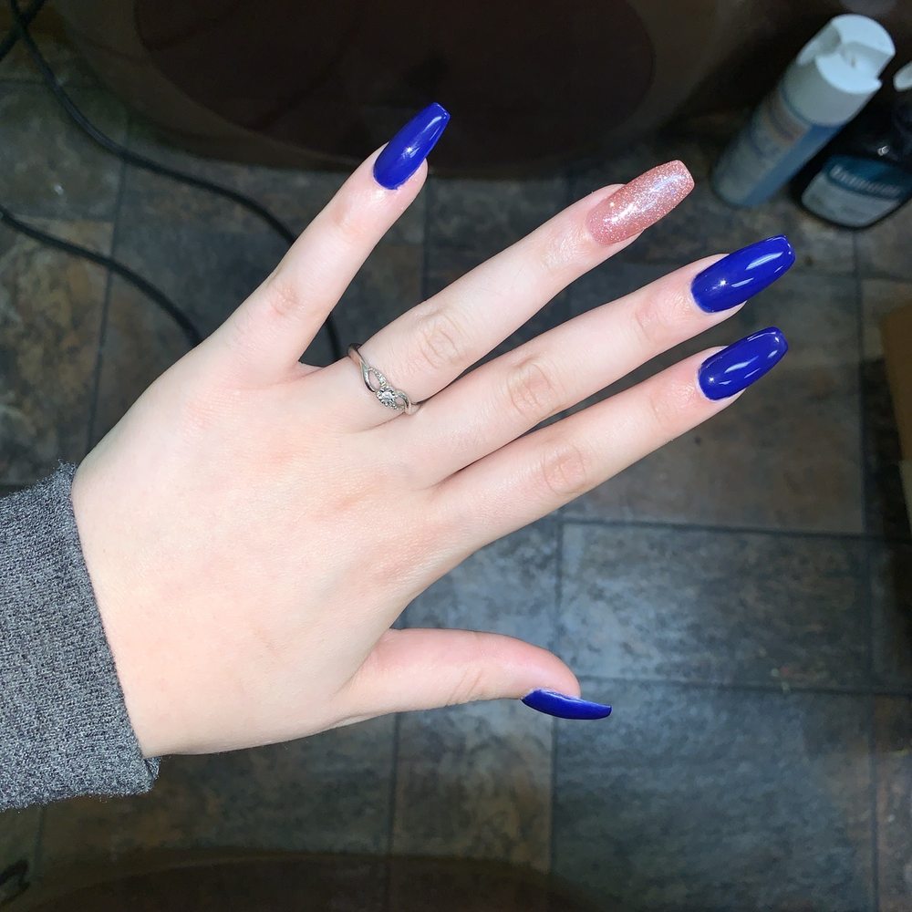 The lovely nails she did for me. The lovely nails she did for me.