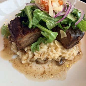 Tavern On High - Short Rib Risotto! 5 everything on the dish was intentional to make the perfect bite - Bars Near Me - North Andover, Massachusetts Tavern On High - Short Rib Risotto! 5 everything on the dish was intentional to make the perfect bite - Bars Near Me - North Andover, Massachusetts