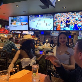 Twin Peaks - Sports Bars Near Me - Independence, Missouri