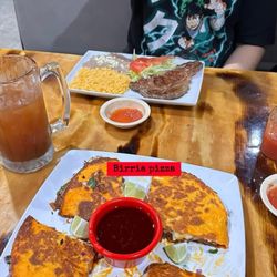 Monarca Mexican Resturant - #32 pizza birria