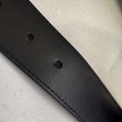 Louis Vuitton Roseville Sacramento - Indent of buckle going into belt. $700, no refund.