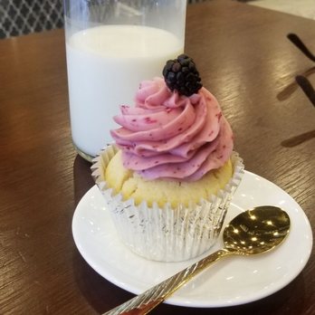 Cupcakes & Bubbles - My beloved's lemon blackberry! He was the DD so he had milk. LOL! - Cupcakes Near Me - Tomball, Texas