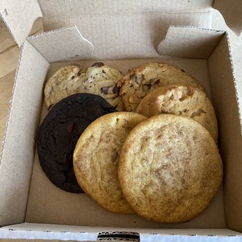 Insomnia Cookies - Chocolate Chip,Snickerdoodle,Oatmeal,Double Chocolate Chip, Peanut Butter - Desserts Near Me - Harrisonburg, Virginia