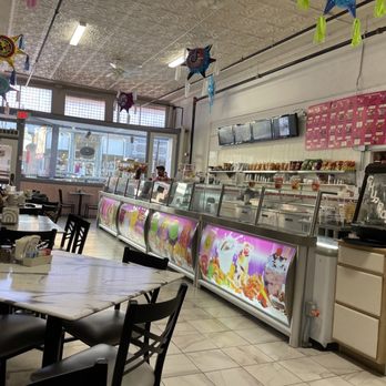 La Michoacana Irmanaju - Inside decor - Ice Cream & Frozen Yogurt Near Me - Galena, Illinois La Michoacana Irmanaju - Inside decor - Ice Cream & Frozen Yogurt Near Me - Galena, Illinois