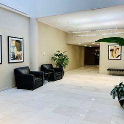 Richart Spinal & Sports Rehabilitation - Lobby of 2 Northfield Plaza