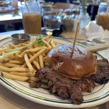 Madi - Oklahoma Onion Smash Burger - Breakfast & Brunch Near Me - San Diego, California Madi - Oklahoma Onion Smash Burger - Breakfast & Brunch Near Me - San Diego, California