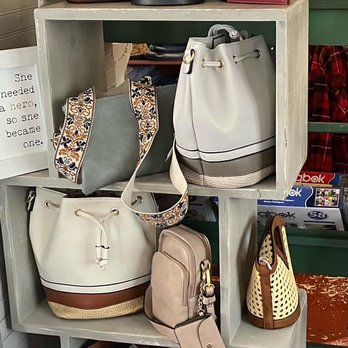 Franklin Corner - Accessories Near Me - Dwight, Illinois Franklin Corner - Accessories Near Me - Dwight, Illinois