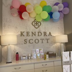 Kendra Scott - Register area